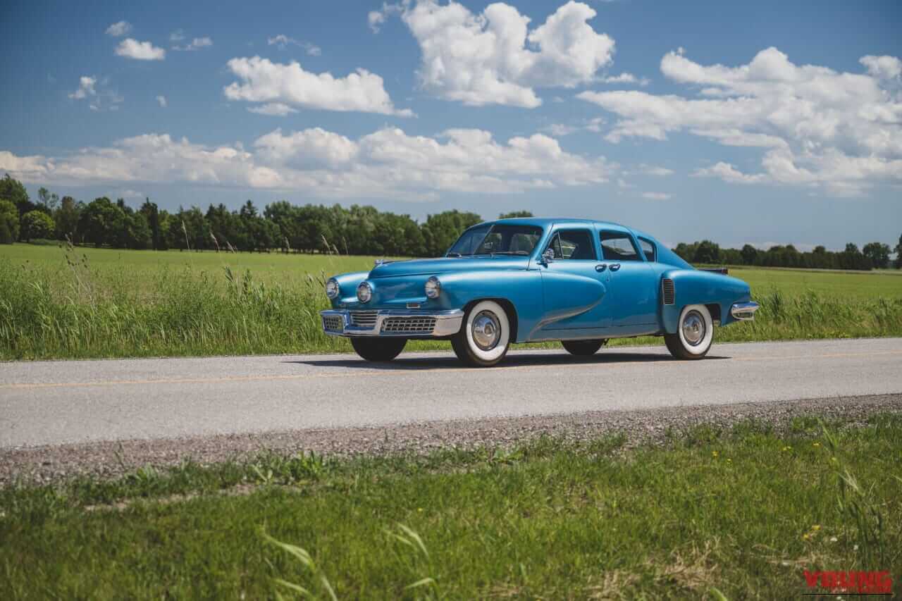 1948年製タッカー'48｜「一体なぜ…」国をも巻き込んだ妨害工作でわずか51台で消えた…。極めてレアな丸目3灯のフロントマスク。流線型ボディが美しい70年前の革新的名車［タッカー’48］を紹介