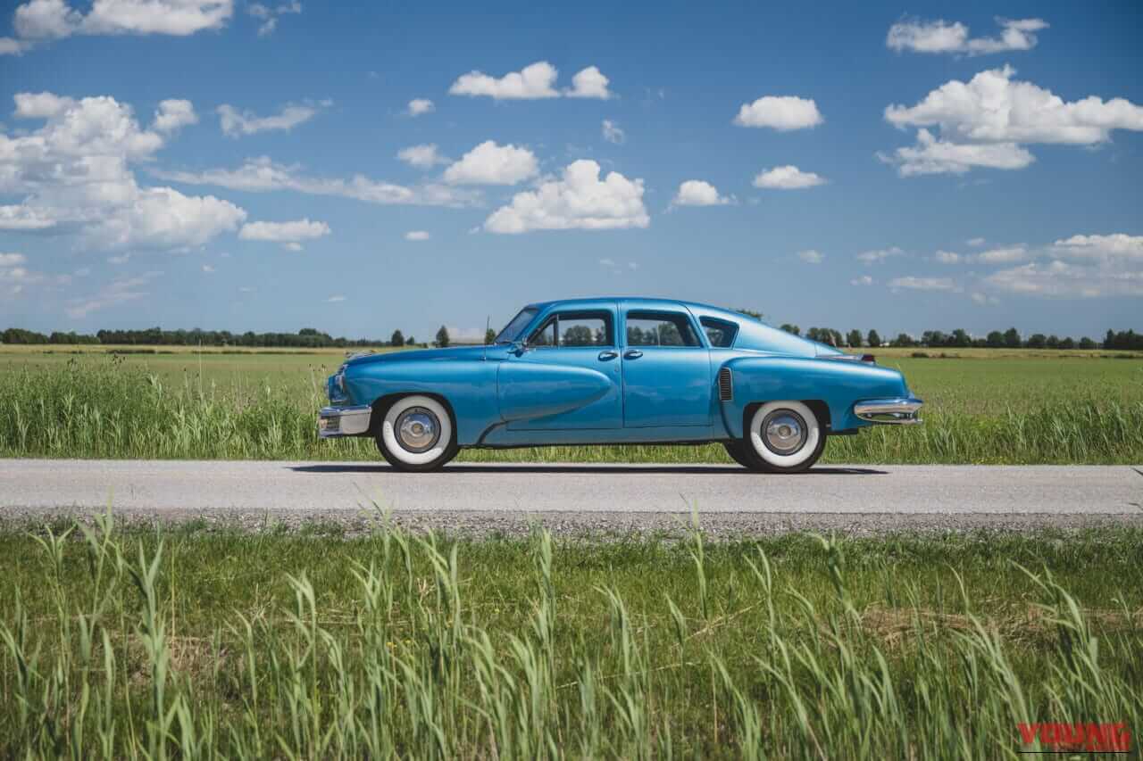 1948年製タッカー'48の左サイドビュー｜「一体なぜ…」国をも巻き込んだ妨害工作でわずか51台で消えた…。極めてレアな丸目3灯のフロントマスク。流線型ボディが美しい70年前の革新的名車［タッカー’48］を紹介