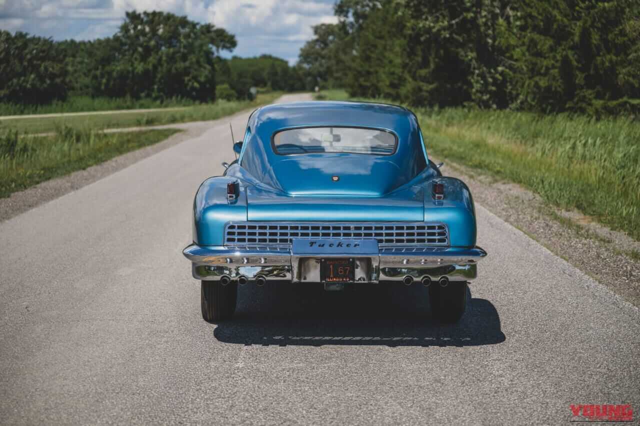 1948年製タッカー'48のリアビュー｜「一体なぜ…」国をも巻き込んだ妨害工作でわずか51台で消えた…。極めてレアな丸目3灯のフロントマスク。流線型ボディが美しい70年前の革新的名車［タッカー’48］を紹介