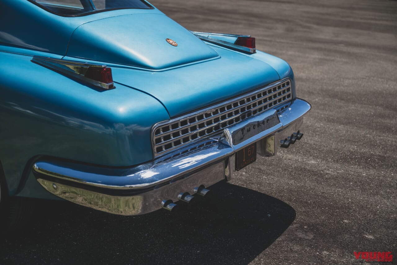 1948年製タッカー'48のリアビュー｜「一体なぜ…」国をも巻き込んだ妨害工作でわずか51台で消えた…。極めてレアな丸目3灯のフロントマスク。流線型ボディが美しい70年前の革新的名車［タッカー’48］を紹介