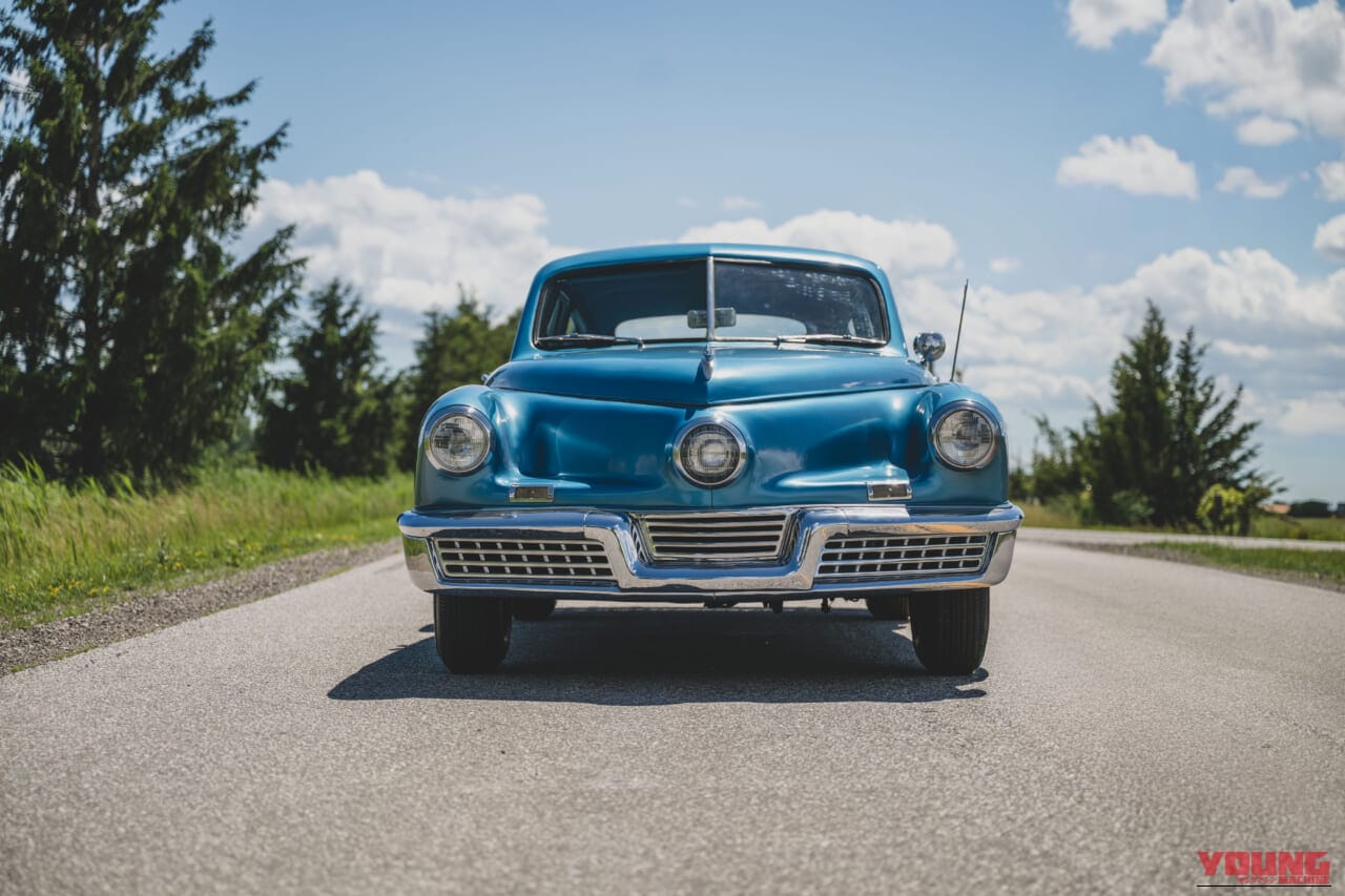 1948年製タッカー'48のフロントマスク｜「一体なぜ…」国をも巻き込んだ妨害工作でわずか51台で消えた…。極めてレアな丸目3灯のフロントマスク。流線型ボディが美しい70年前の革新的名車［タッカー’48］を紹介