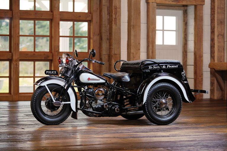1949年製のハーレーダビッドソンのサービスカーベースのポリスバイク|なんと…「94年前に誕生」ハーレーの三輪モデル。今の時代にはない剥き出しの機能美が印象的! 警察車両として重宝されたユニークな特性を解説。