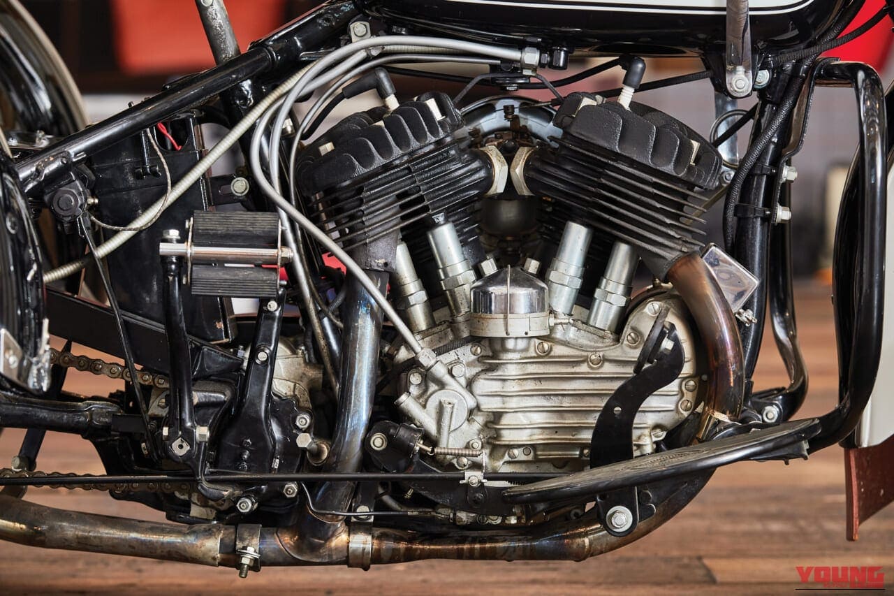 1949年製のハーレーダビッドソンのサービスカーベースのポリスバイクのエンジン部分|なんと…「94年前に誕生」ハーレーの三輪モデル。今の時代にはない剥き出しの機能美が印象的! 警察車両として重宝されたユニークな特性を解説。