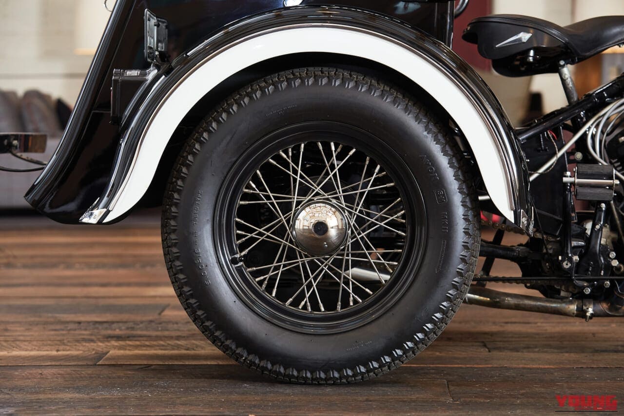 1949年製のハーレーダビッドソンのサービスカーベースのポリスバイクの後輪|なんと…「94年前に誕生」ハーレーの三輪モデル。今の時代にはない剥き出しの機能美が印象的! 警察車両として重宝されたユニークな特性を解説。