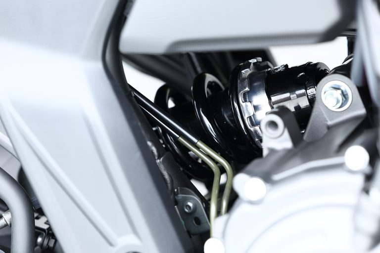 ヤマハYZF-R7|ヤマハYZF-R7【大幅アップデートで電脳強化、車体改良、よりイケメンに!】全日本ライダー岡崎静夏が試乗