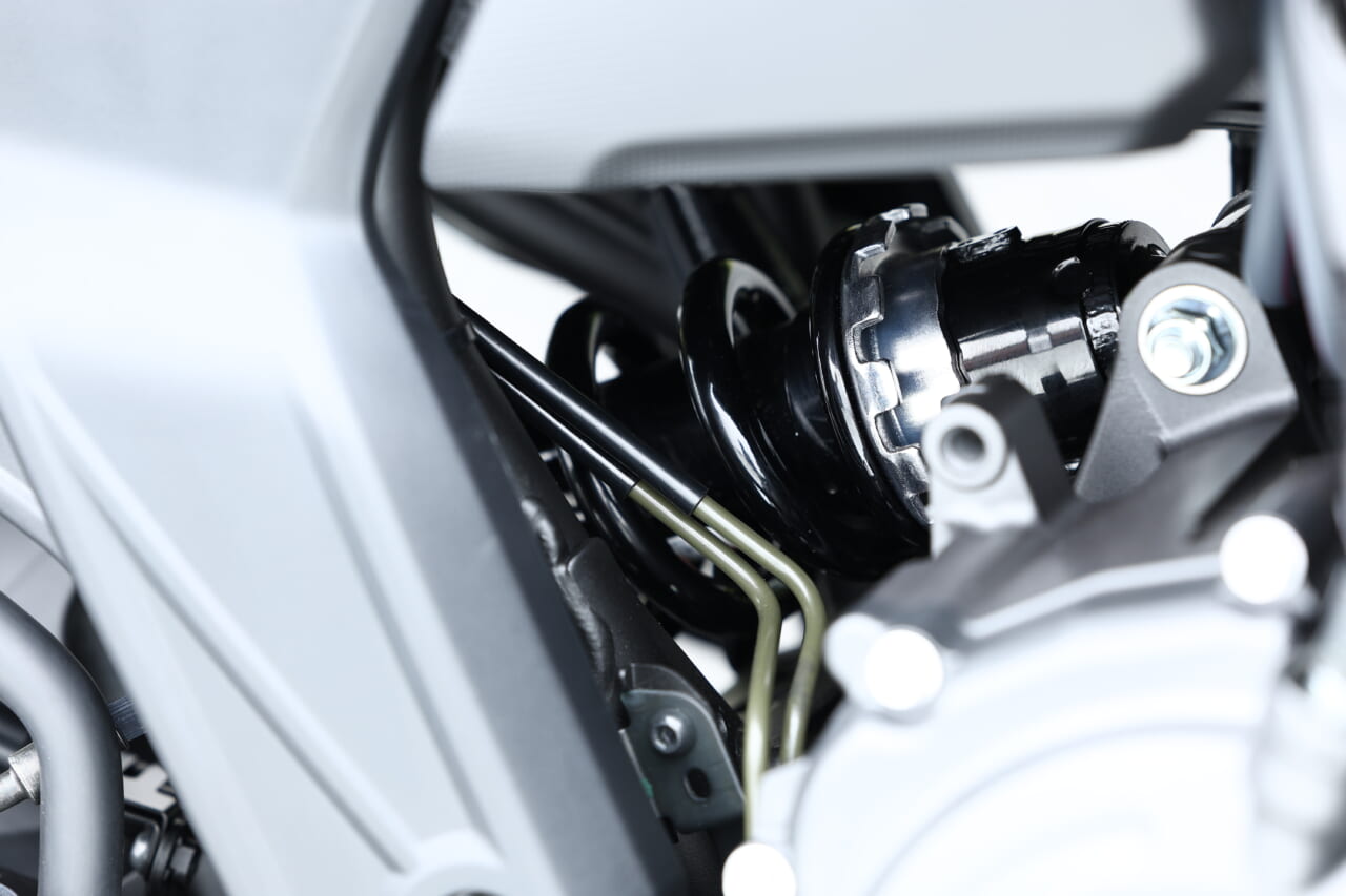 ヤマハYZF-R7｜ヤマハYZF-R7【大幅アップデートで電脳強化、車体改良、よりイケメンに！】全日本ライダー岡崎静夏が試乗