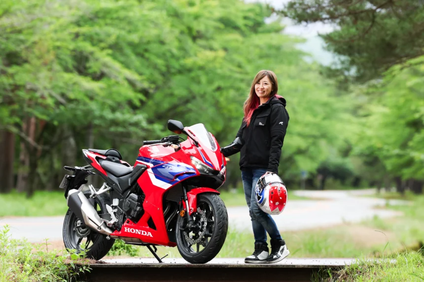 ホンダ「CBR400R E-Clutch」はなぜ買いなのか? 全日本ロードレーサー岡崎静夏が公道&峠で感じた“押してくれる”トルクと疲労軽減効果
