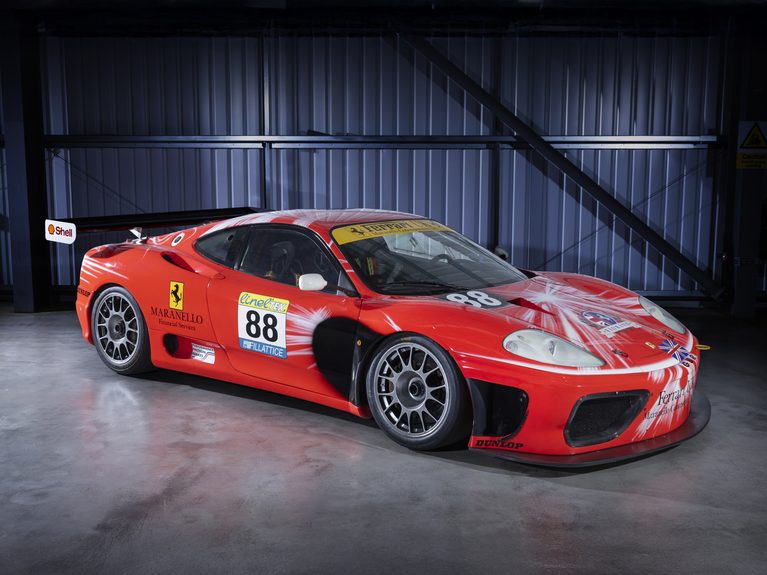 2001年製、フェラーリ360 N-GT|「初めてのフェラーリとして飛ぶように売れた」それまでの常識を破った360モデナ。これをベースにしたレーシングモデルが、納得の指し値でオークションに出品