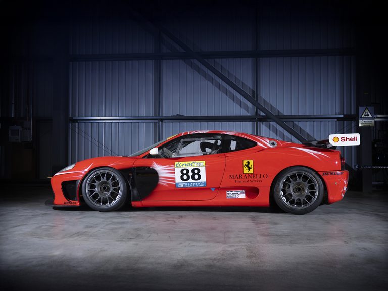 2001年製、フェラーリ360 N-GT｜「初めてのフェラーリとして飛ぶように売れた」それまでの常識を破った360モデナ。これをベースにしたレーシングモデルが、納得の指し値でオークションに出品
