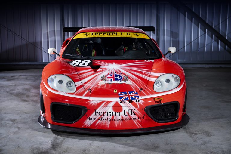 2001年製、フェラーリ360 N-GT｜「初めてのフェラーリとして飛ぶように売れた」それまでの常識を破った360モデナ。これをベースにしたレーシングモデルが、納得の指し値でオークションに出品