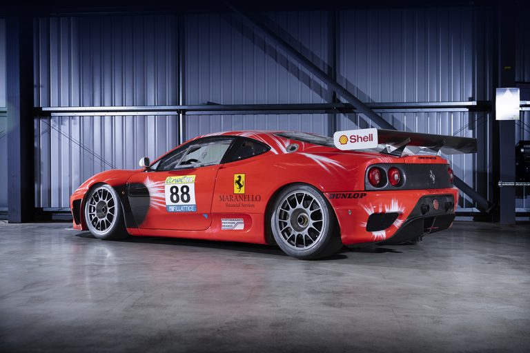 2001年製、フェラーリ360 N-GT|「初めてのフェラーリとして飛ぶように売れた」それまでの常識を破った360モデナ。これをベースにしたレーシングモデルが、納得の指し値でオークションに出品