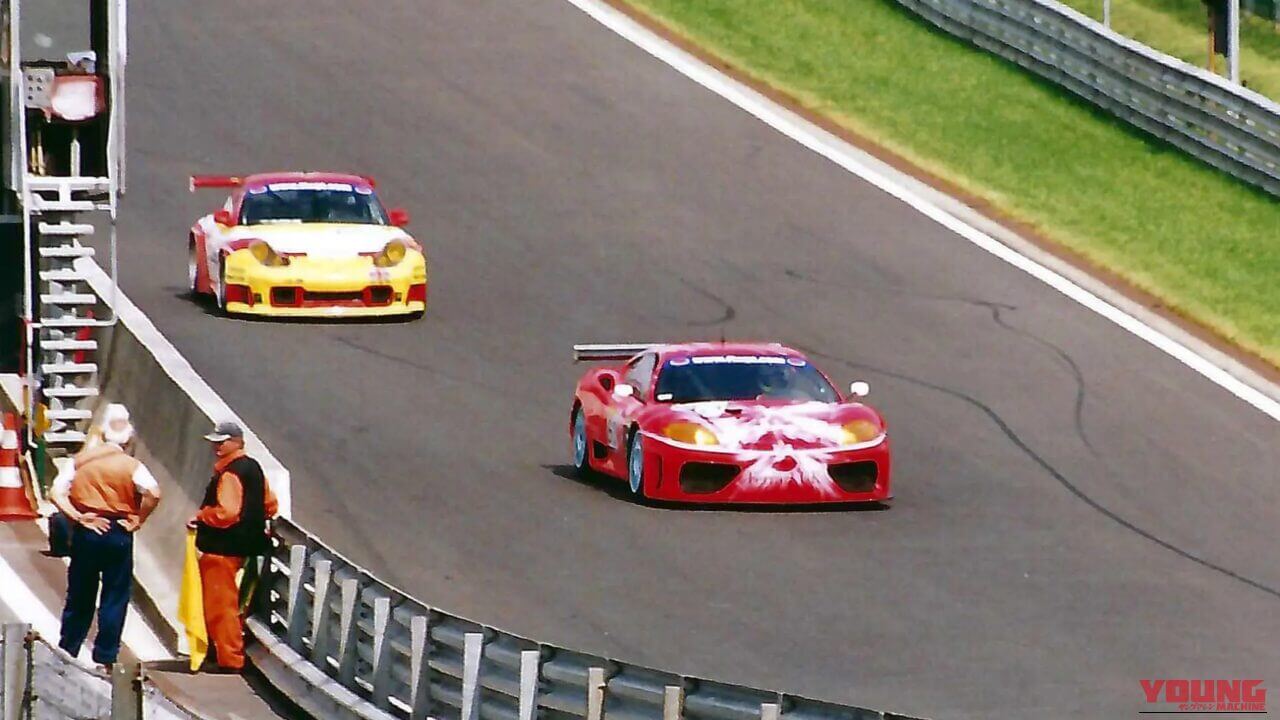 2003年のスパ・フランコルシャンでライバルのポルシェ911-GT3RSを従えるフェラーリ360 N-GT|「初めてのフェラーリとして飛ぶように売れた」それまでの常識を破った360モデナ。これをベースにしたレーシングモデルが、納得の指し値でオークションに出品