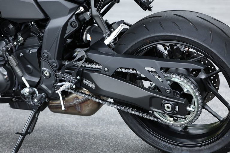 ヤマハYZF-R7|ヤマハYZF-R7【大幅アップデートで電脳強化、車体改良、よりイケメンに!】全日本ライダー岡崎静夏が試乗