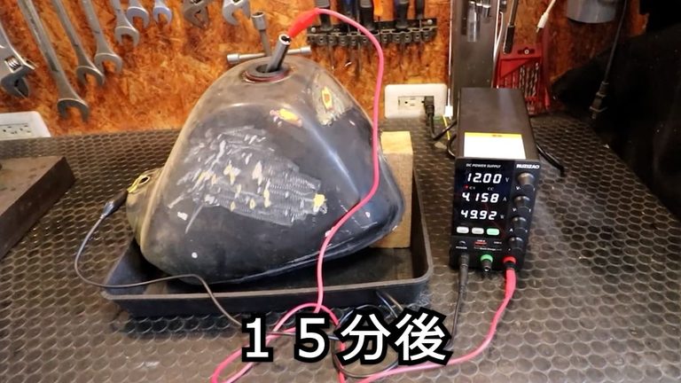 【コスト50円】サビ取りケミカル不要! セスキ炭酸ソーダと電気の力で「ヤマハ ポッケ」のガソリンタンクを劇的再生した実験記録｜【コスト50円】サビ取りケミカル不要! セスキ炭酸ソーダと電気の力で「ヤマハ ポッケ」のガソリンタンクを劇的再生した実験記録