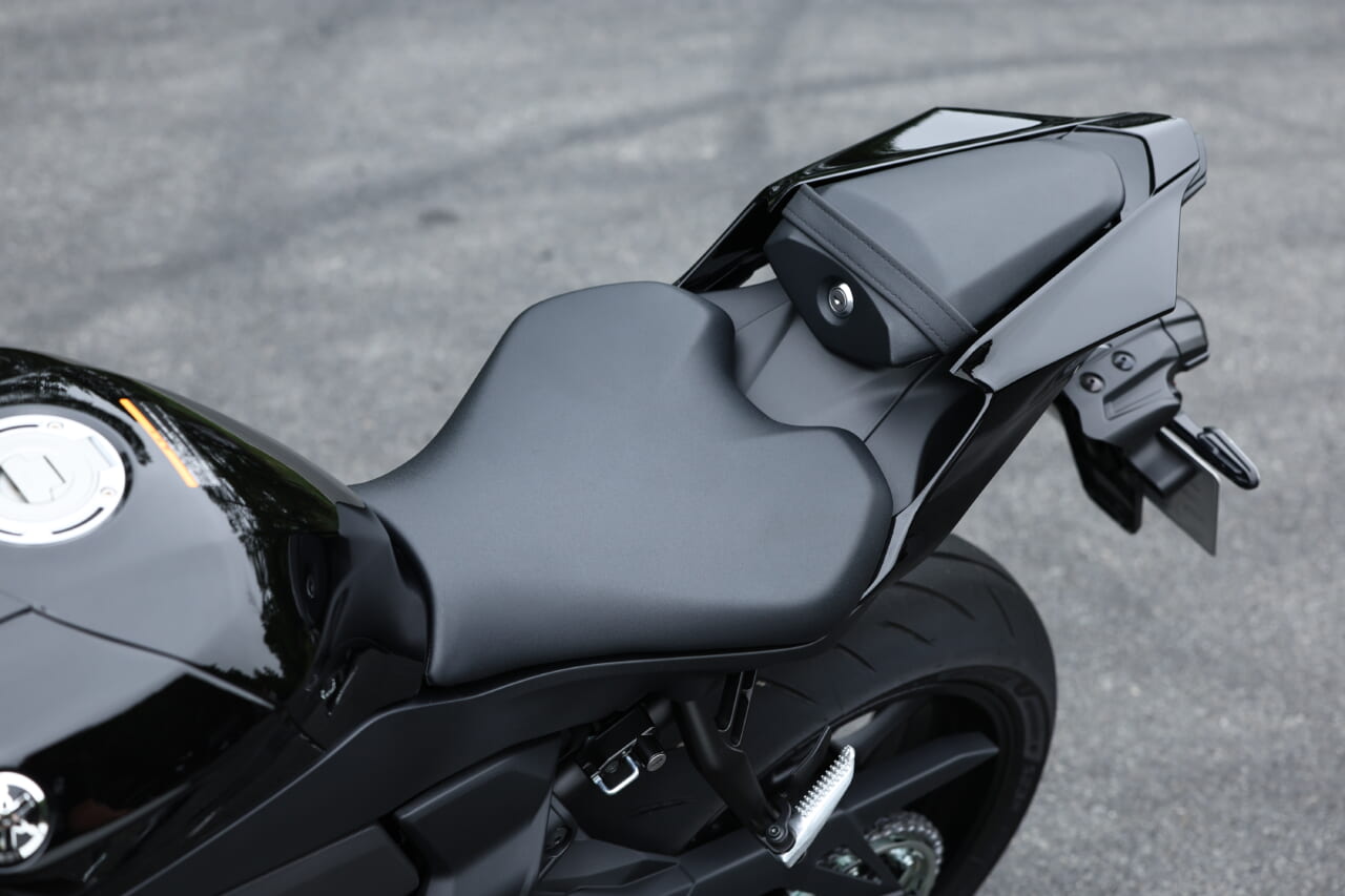 ヤマハYZF-R7|ヤマハYZF-R7【大幅アップデートで電脳強化、車体改良、よりイケメンに!】全日本ライダー岡崎静夏が試乗
