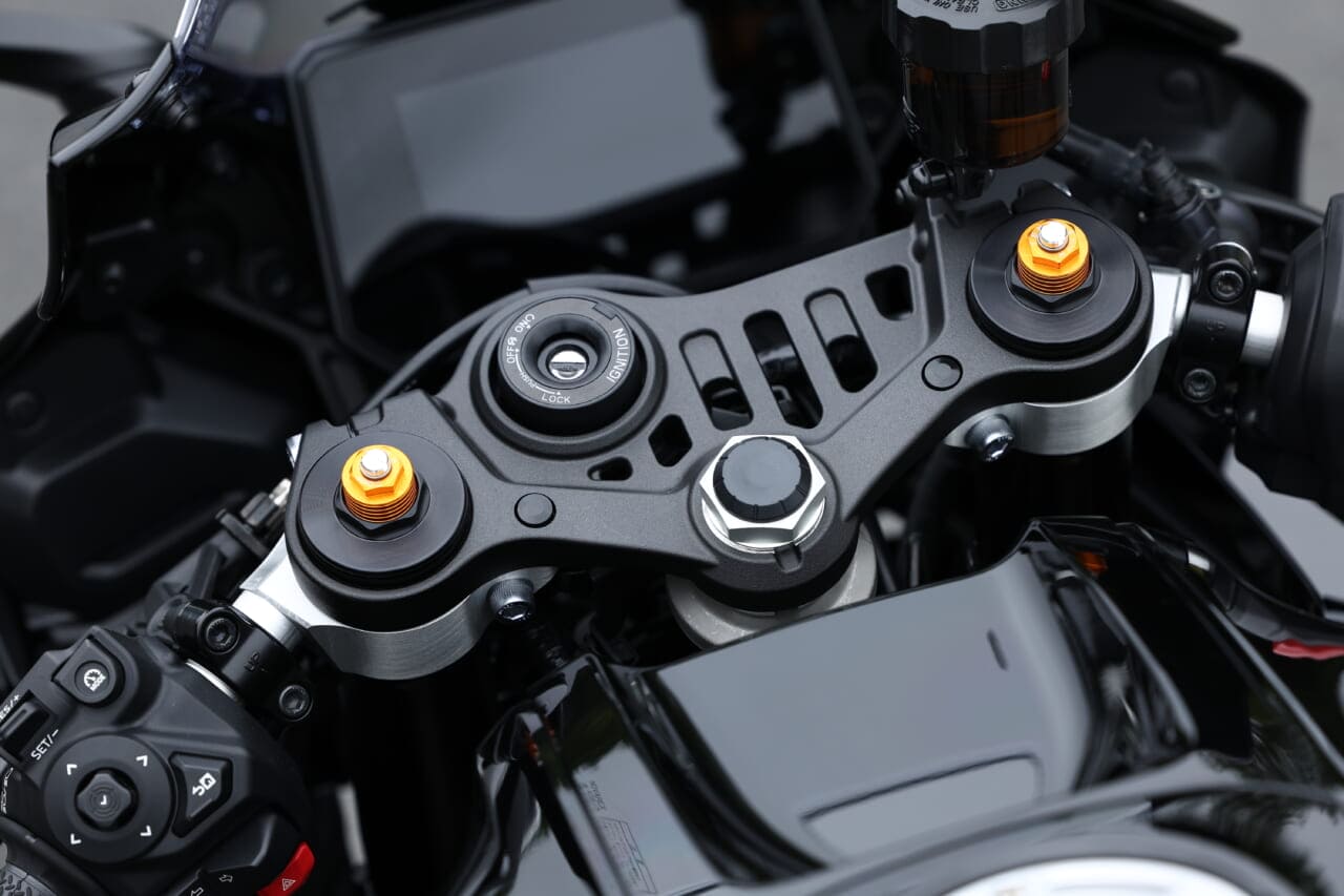 ヤマハYZF-R7|ヤマハYZF-R7【大幅アップデートで電脳強化、車体改良、よりイケメンに!】全日本ライダー岡崎静夏が試乗