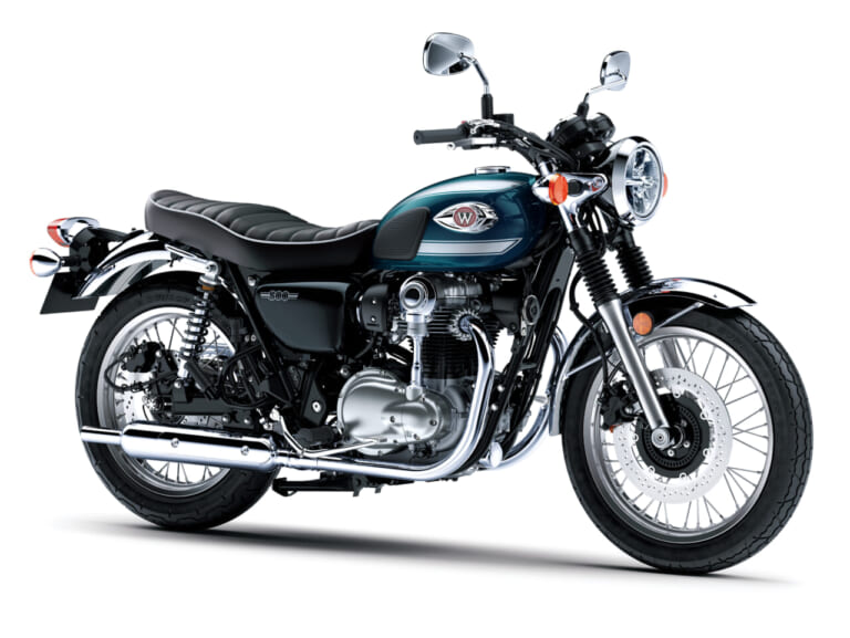 KAWASAKI W800|カラーと熟成のスペックもそのまま! パールホワイト&ディープブルーのカワサキ「W800」2027年モデルが価格据え置きで発売