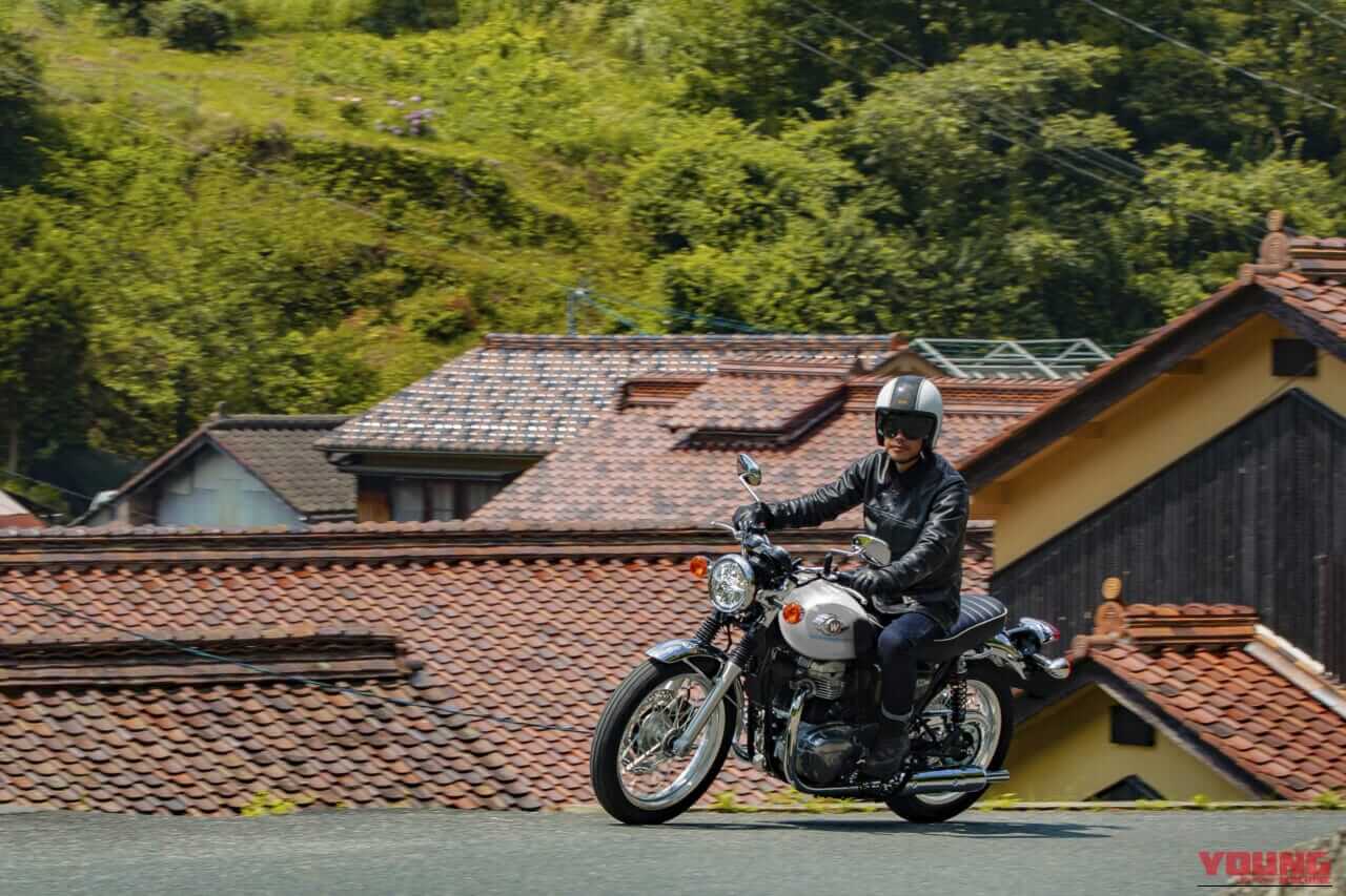KAWASAKI W800｜カラーと熟成のスペックもそのまま! パールホワイト＆ディープブルーのカワサキ「W800」2027年モデルが価格据え置きで発売
