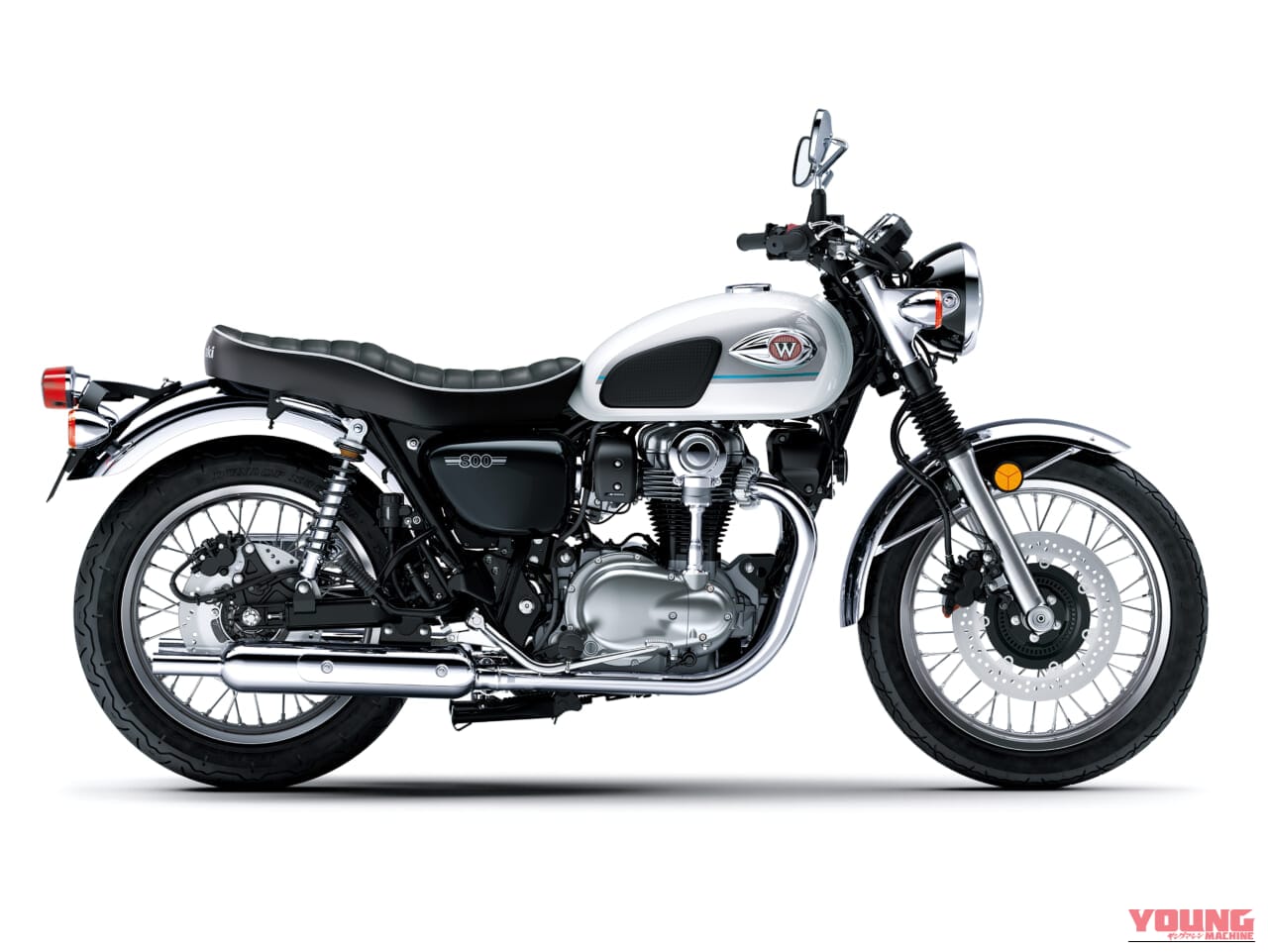 ｜カラーと熟成のスペックもそのまま! パールホワイト＆ディープブルーのカワサキ「W800」2027年モデルが価格据え置きで発売