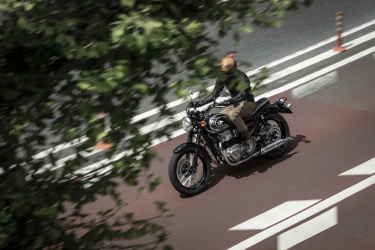 KAWASAKI MEGURO K3|1924年からの血統を継ぐクラシック! 漆黒リム&タンクスタイルを踏襲した「メグロK3」2027年モデルが価格据え置きで発売