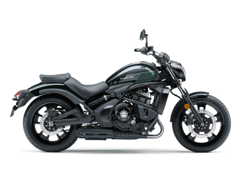 KAWASAKI VULCAN S｜新緑のグリーンが映える! あなたの体格にピタッとフィットするカワサキの大型クルーザー「バルカンS」2027年モデルが新色をまとって10/1発売