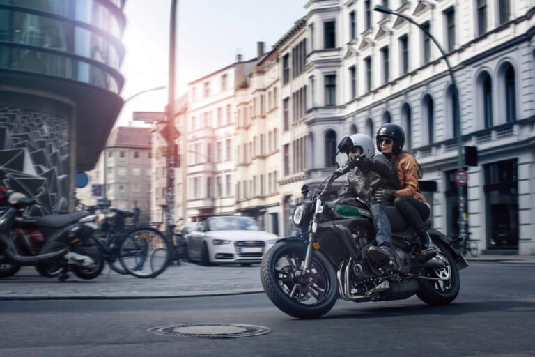 KAWASAKI VULCAN S｜新緑のグリーンが映える! あなたの体格にピタッとフィットするカワサキの大型クルーザー「バルカンS」2027年モデルが新色をまとって10/1発売