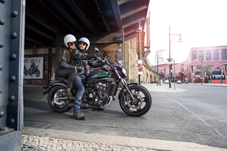 KAWASAKI VULCAN S|新緑のグリーンが映える! あなたの体格にピタッとフィットするカワサキの大型クルーザー「バルカンS」2027年モデルが新色をまとって10/1発売