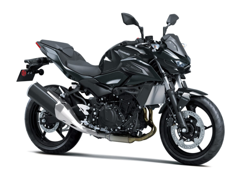 KAWASAKI Z500｜漆黒のフレームとボディで引き締まった佇まい! 価格据え置きでカワサキ「Z500」2027年モデルが10月17日発売
