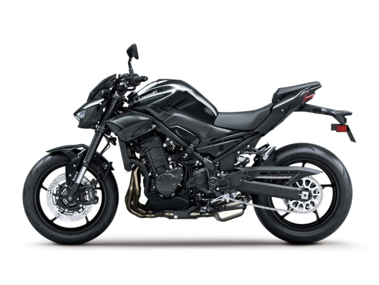 KAWASAKI Z900|キャリパー文字に宿る最新仕様! 日本に適したシート高810mmを維持した4気筒スーパーネイキッド、カワサキZ900シリーズに2027年モデルが登場