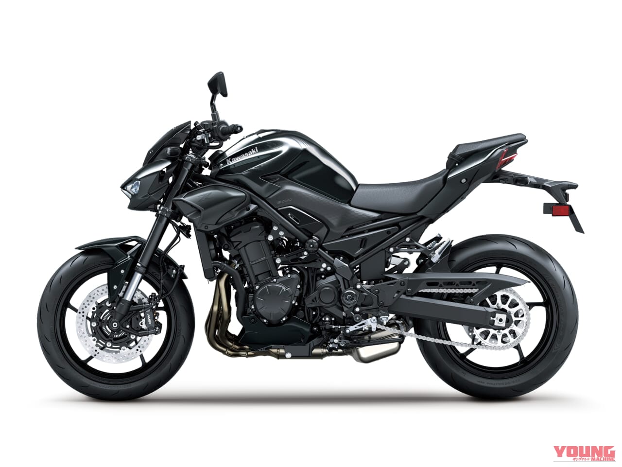 |キャリパー文字に宿る最新仕様! 日本に適したシート高810mmを維持した4気筒スーパーネイキッド、カワサキZ900シリーズに2027年モデルが登場