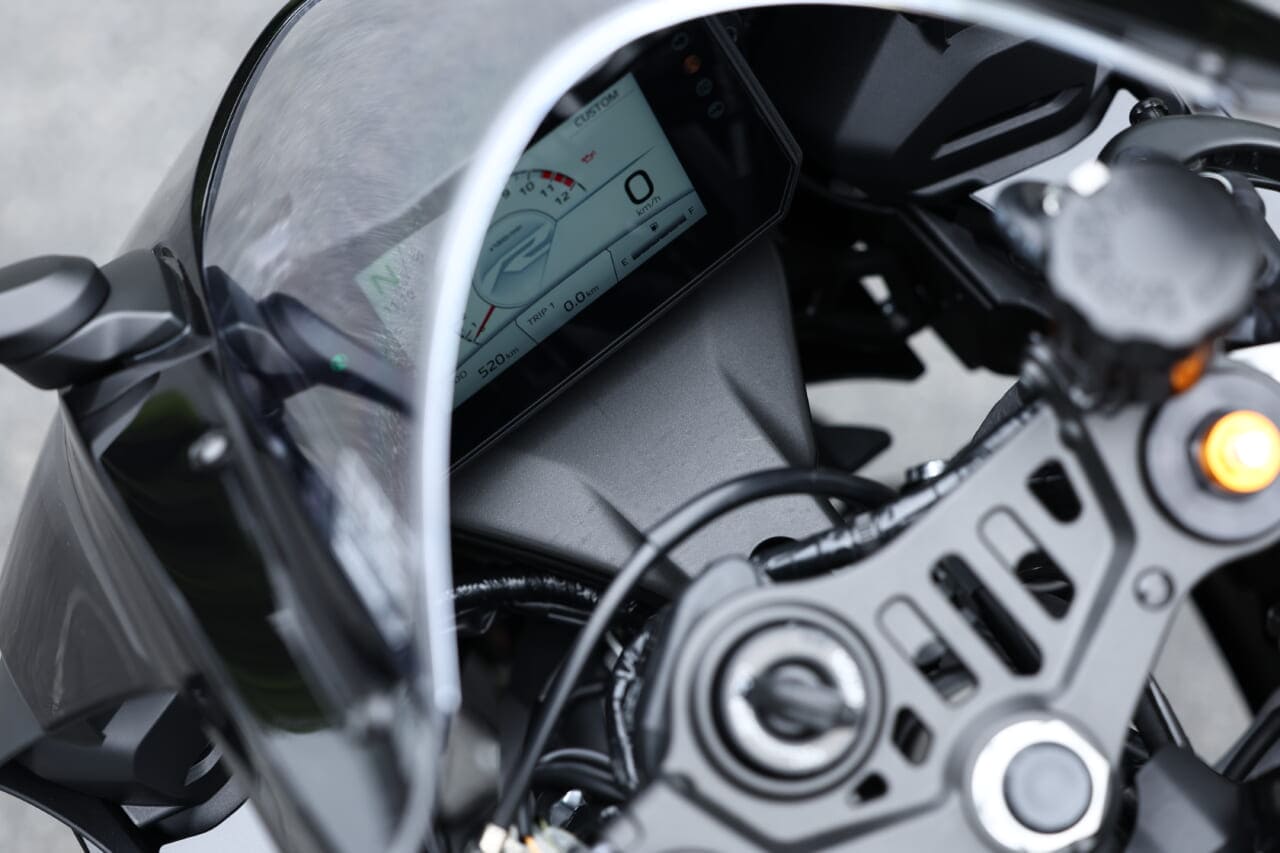 ヤマハYZF-R7|ヤマハYZF-R7【大幅アップデートで電脳強化、車体改良、よりイケメンに!】全日本ライダー岡崎静夏が試乗