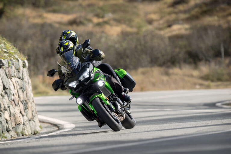 KAWASAKI VERSYS 650|前年モデルから価格据え置き! 航続距離450kmを誇る20Lタンクを備え、伝統色に刷新されたミドルクロスオーバー「VERSYS 650」2027年モデルが登場