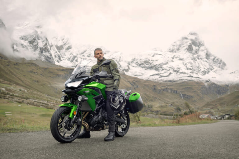KAWASAKI VERSYS 650|前年モデルから価格据え置き! 航続距離450kmを誇る20Lタンクを備え、伝統色に刷新されたミドルクロスオーバー「VERSYS 650」2027年モデルが登場