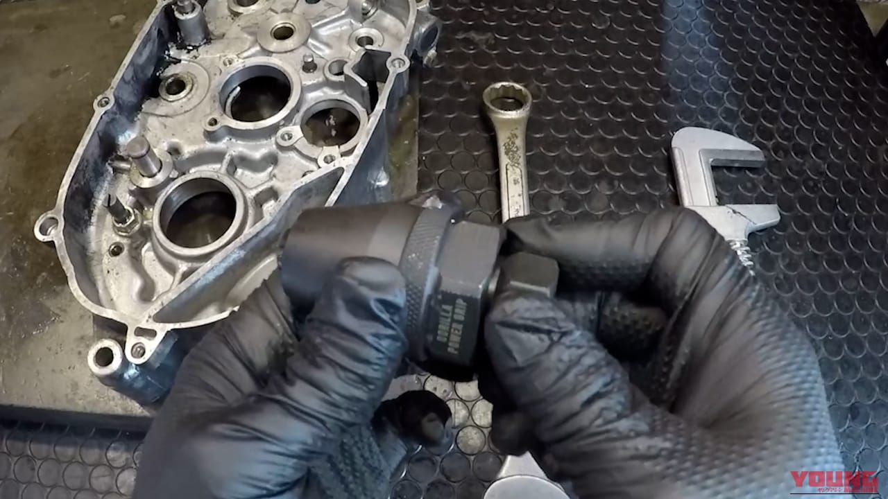 「これで抜けなきゃ諦めて」は本当か? 固着スタッドボルトを専用リムーバーとシリンダー加熱で抜くDIY技【ゴリラパワーグリップ】｜「これで抜けなきゃ諦めて」は本当か? 固着スタッドボルトを専用リムーバーとシリンダー加熱で抜くDIYチャレンジの結果【ゴリラパワーグリップ】