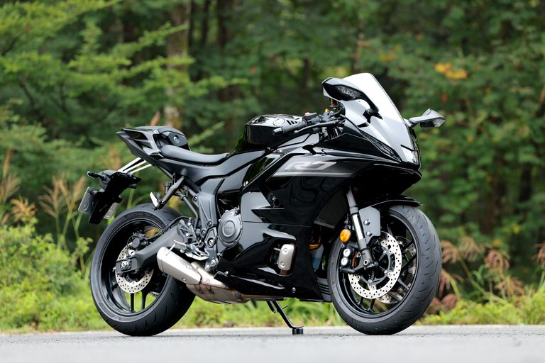 ヤマハYZF-R7|ヤマハYZF-R7【大幅アップデートで電脳強化、車体改良、よりイケメンに!】全日本ライダー岡崎静夏が試乗