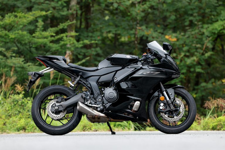 ヤマハYZF-R7|ヤマハYZF-R7【大幅アップデートで電脳強化、車体改良、よりイケメンに!】全日本ライダー岡崎静夏が試乗