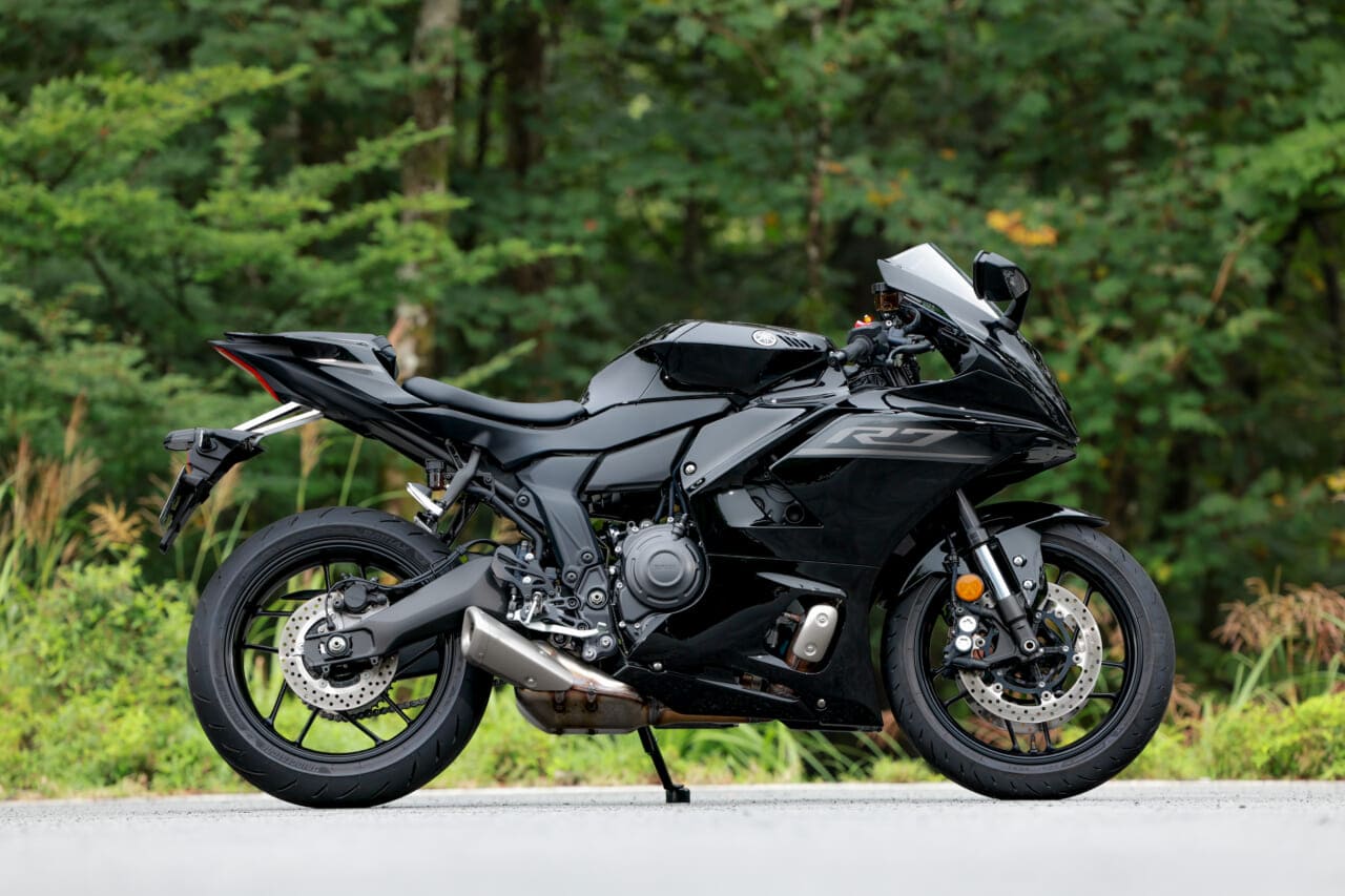 ヤマハYZF-R7｜ヤマハYZF-R7【大幅アップデートで電脳強化、車体改良、よりイケメンに！】全日本ライダー岡崎静夏が試乗