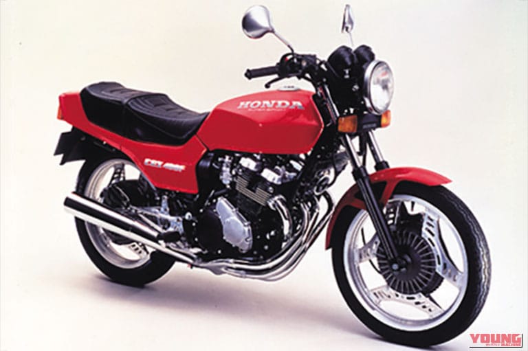 1981発売のHonda スーパースポーツCBX400F｜なぜ人気再燃？新型投入で脚光を浴びる「400cc×4気筒」。かつての名車にも注がれる熱視線。高値で取引される事例も［ホンダ・CBX400F］