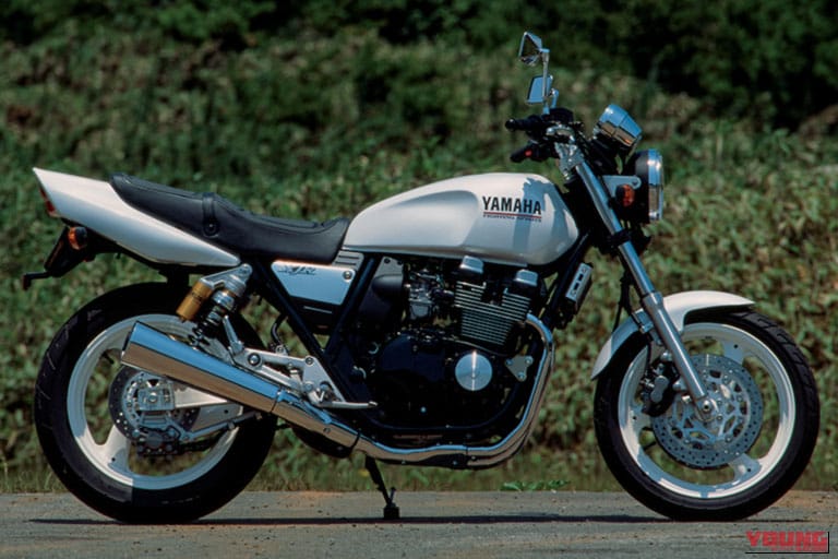 YAMAHA XJR400｜「スペック競争はもういいよ…」普通二輪免許で乗れる4気筒の名車たち！ 多彩なデザインで見るだけでも楽しい12車種を一挙紹介！