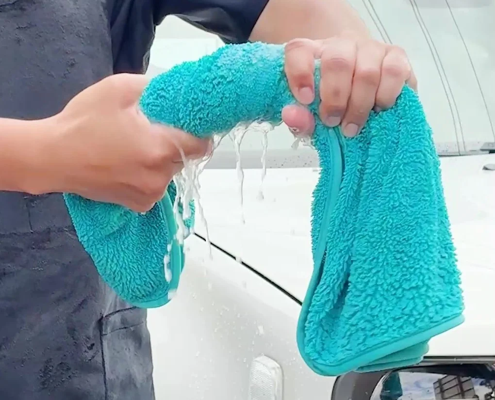 |【コメリ発・バカ売れ洗車クロスに大本命!】「片面デカスギ」ってマジ!? 吸水力そのままで“絞りやすさ”を手に入れた最新CRUZARD(クルザード)をチェックせよ