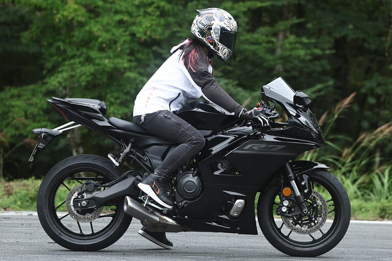 ヤマハYZF-R7|ヤマハYZF-R7【大幅アップデートで電脳強化、車体改良、よりイケメンに!】全日本ライダー岡崎静夏が試乗