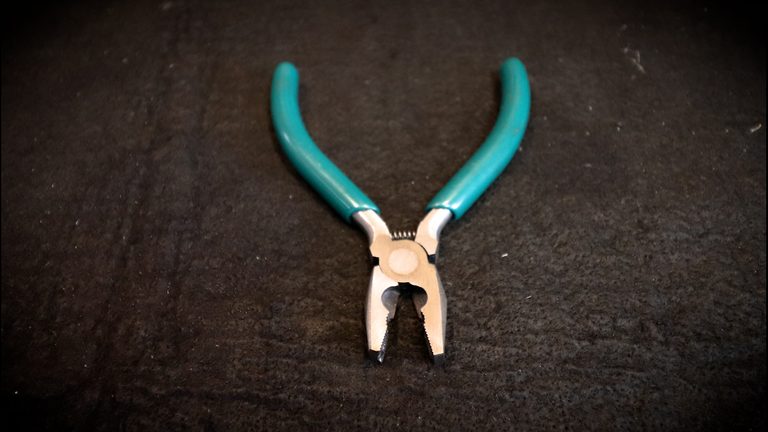 【工具は七変化】冬の指挟みよサラバ! ダイソーのペンチを削って専用チェーンプライヤーを自作する裏ワザ｜【工具は七変化】冬の指挟みよサラバ! ダイソーのペンチを削って専用チェーンプライヤーを自作する裏ワザ