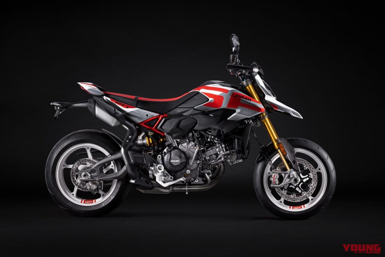 DUCATI HYPERMOTARD V2 SP|アルミニウム製モノコックフレームで軽量化! 可変バルブタイミングIVTを新採用したドゥカティ新型V2ツイン2車が国内導入開始【ハイパーモタードV2 SP/デザートX】