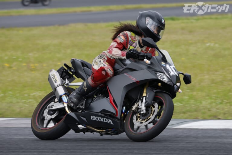 オーヴァーレーシングプロジェクツ|アストライド|参加車|CBX?TZR?ノートン?エグリ! 誰でもどんなスキルでもサーキットを満喫できる走行会イベントで見つけた、個性豊かな絶版車たち