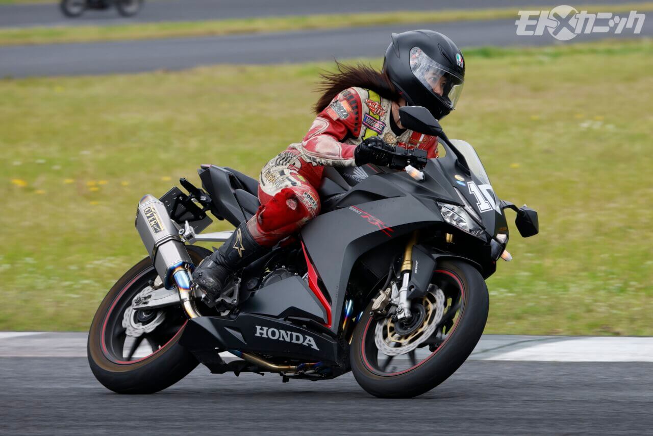 オーヴァーレーシングプロジェクツ|アストライド|参加車|CBX?TZR?ノートン?エグリ! 誰でもどんなスキルでもサーキットを満喫できる走行会イベントで見つけた、個性豊かな絶版車たち
