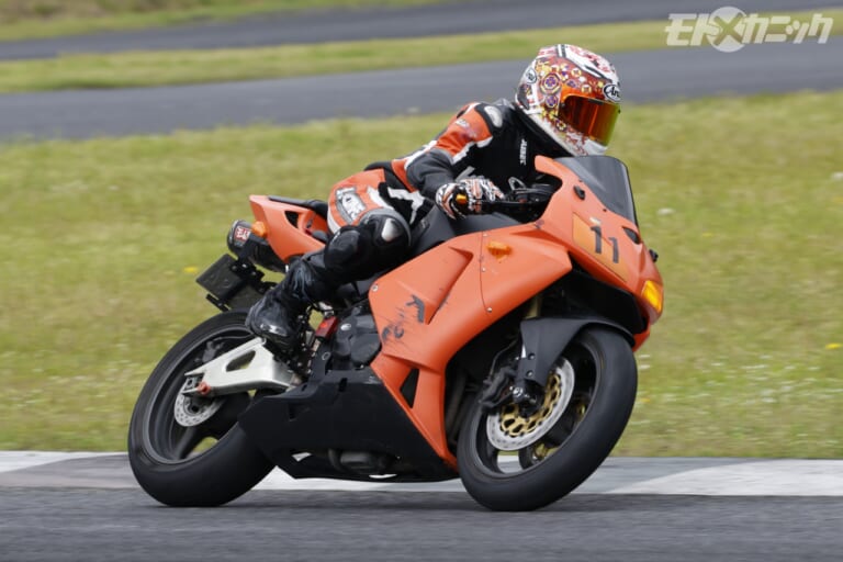 オーヴァーレーシングプロジェクツ|アストライド|参加車|CBX?TZR?ノートン?エグリ! 誰でもどんなスキルでもサーキットを満喫できる走行会イベントで見つけた、個性豊かな絶版車たち