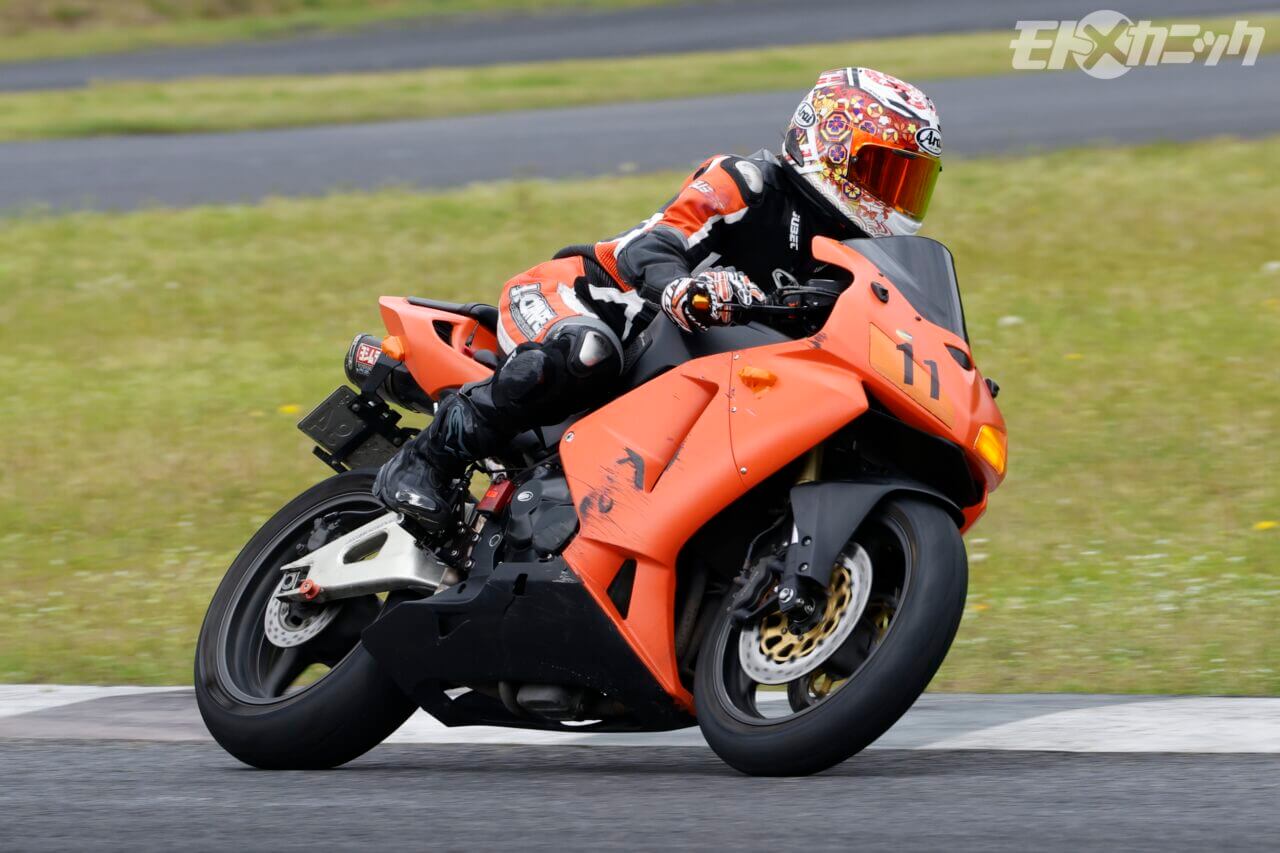 オーヴァーレーシングプロジェクツ｜アストライド｜参加車｜CBX?TZR?ノートン？エグリ! 誰でもどんなスキルでもサーキットを満喫できる走行会イベントで見つけた、個性豊かな絶版車たち
