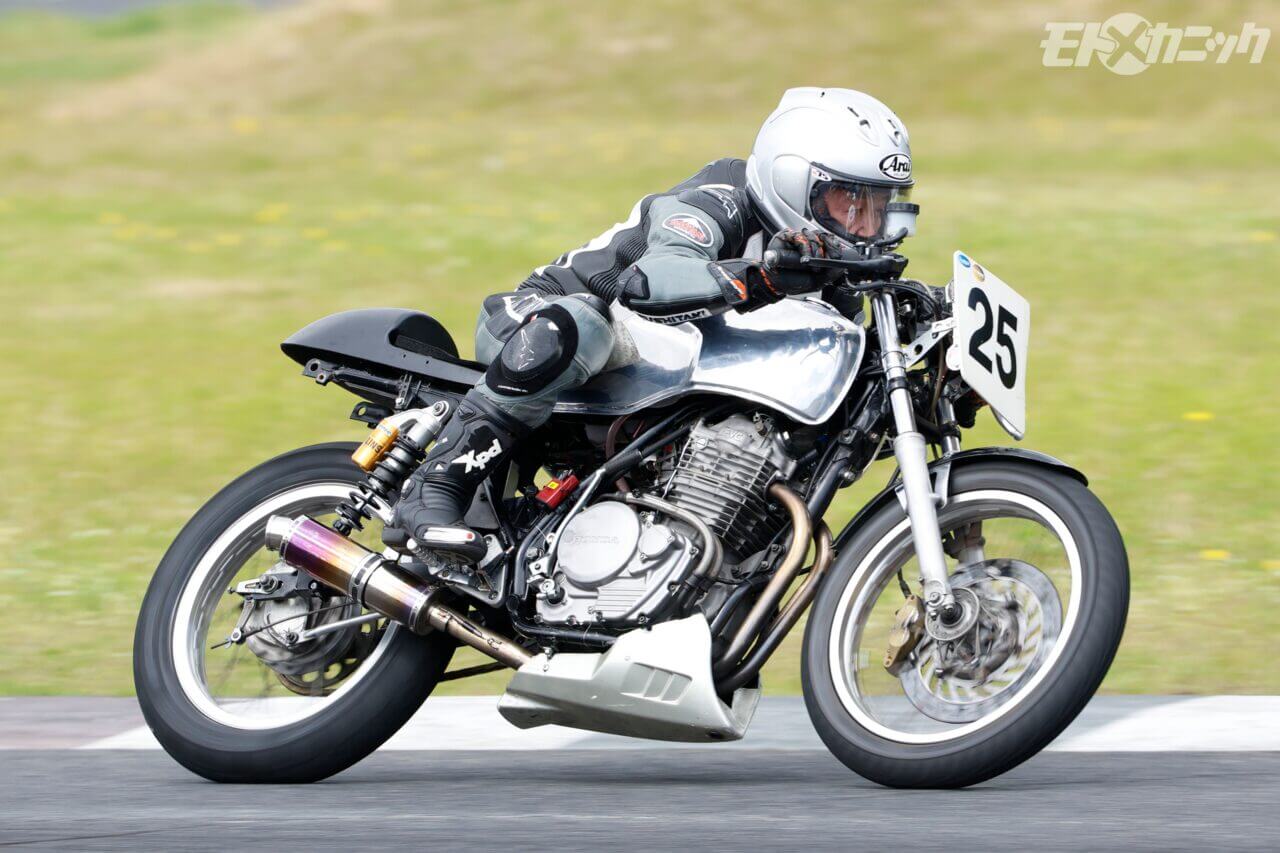 オーヴァーレーシングプロジェクツ|アストライド|参加車|CBX?TZR?ノートン?エグリ! 誰でもどんなスキルでもサーキットを満喫できる走行会イベントで見つけた、個性豊かな絶版車たち