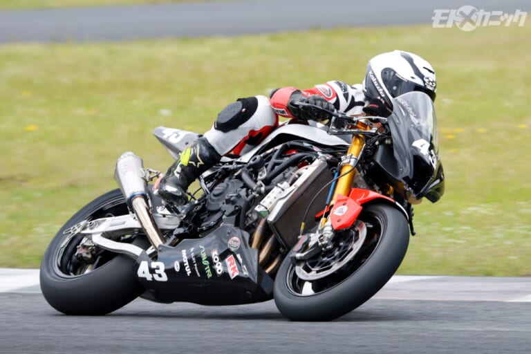 オーヴァーレーシングプロジェクツ|アストライド|参加車|CBX?TZR?ノートン?エグリ! 誰でもどんなスキルでもサーキットを満喫できる走行会イベントで見つけた、個性豊かな絶版車たち