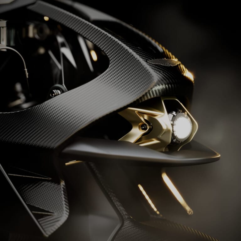 ASTON MARTIN / BROUGH SUPERIOR AMB 002 ROADSTER｜【限定300台】5kgのチタン削り出しフレームに1083ccVツイン! アストンマーティン×ブラフシューペリアの公道用ハイパーバイク「AMB 002 ロードスター」の国内予約受付が開始